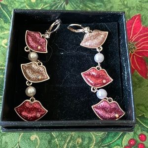 Betsy Johnson mismatched lip earrings